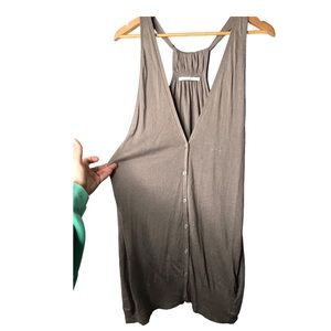 Hirst | Tan Sleeveless button up cardigan with pockets